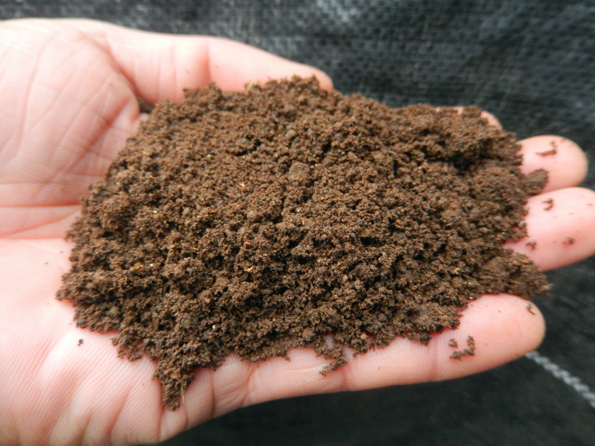 蚯蚓粪营养土花卉种菜有机肥植物通用蚯蚓肥彩包1公斤